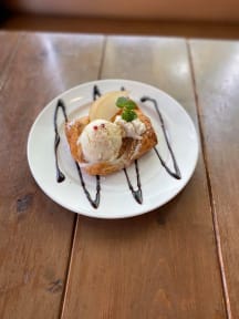 焼き立てアップルパイ　 470円（税込） 